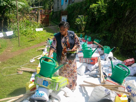 Relancer l’espoir : Une distribution de kits agricoles soutient 300 ménages à Masisi